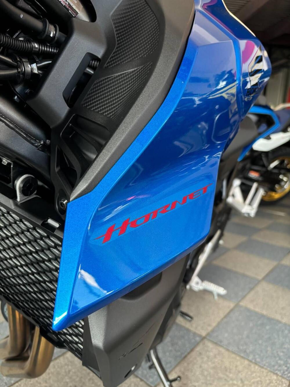 Honda CB 750 Hornet (2025) (6)