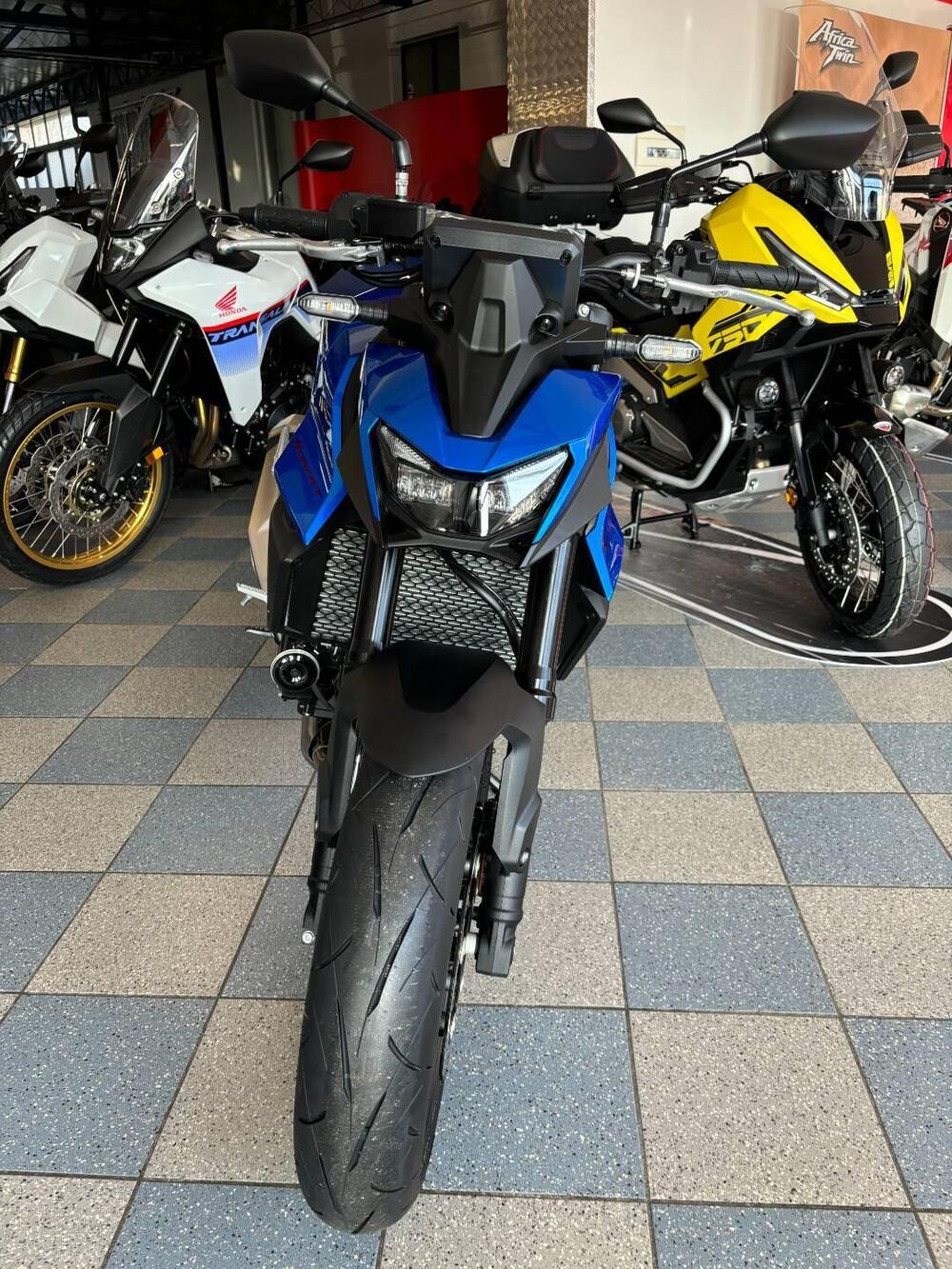 Honda CB 750 Hornet (2025) (2)