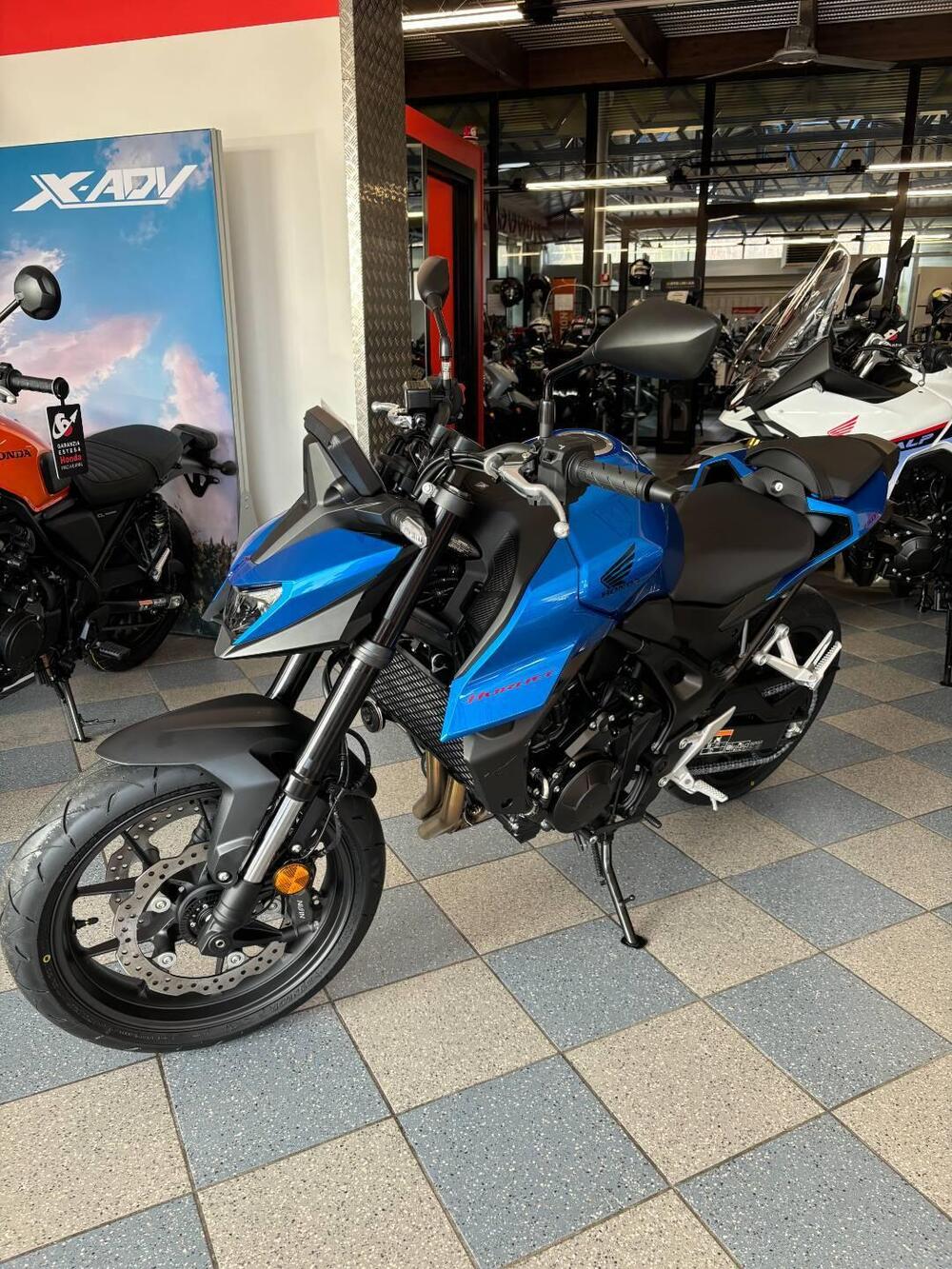 Honda CB 750 Hornet (2025) (3)