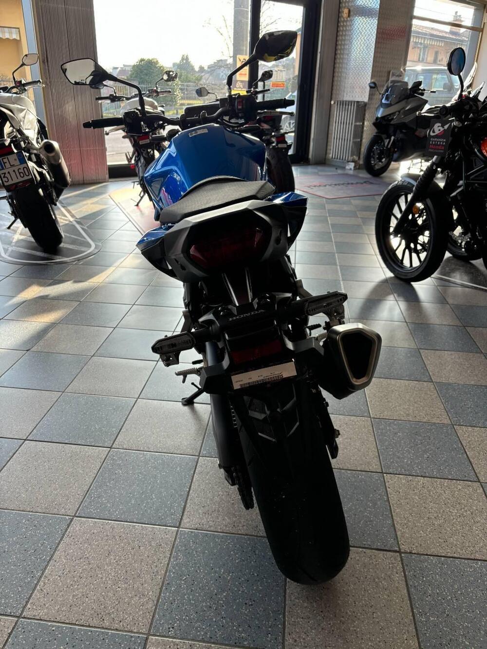 Honda CB 750 Hornet (2025) (4)