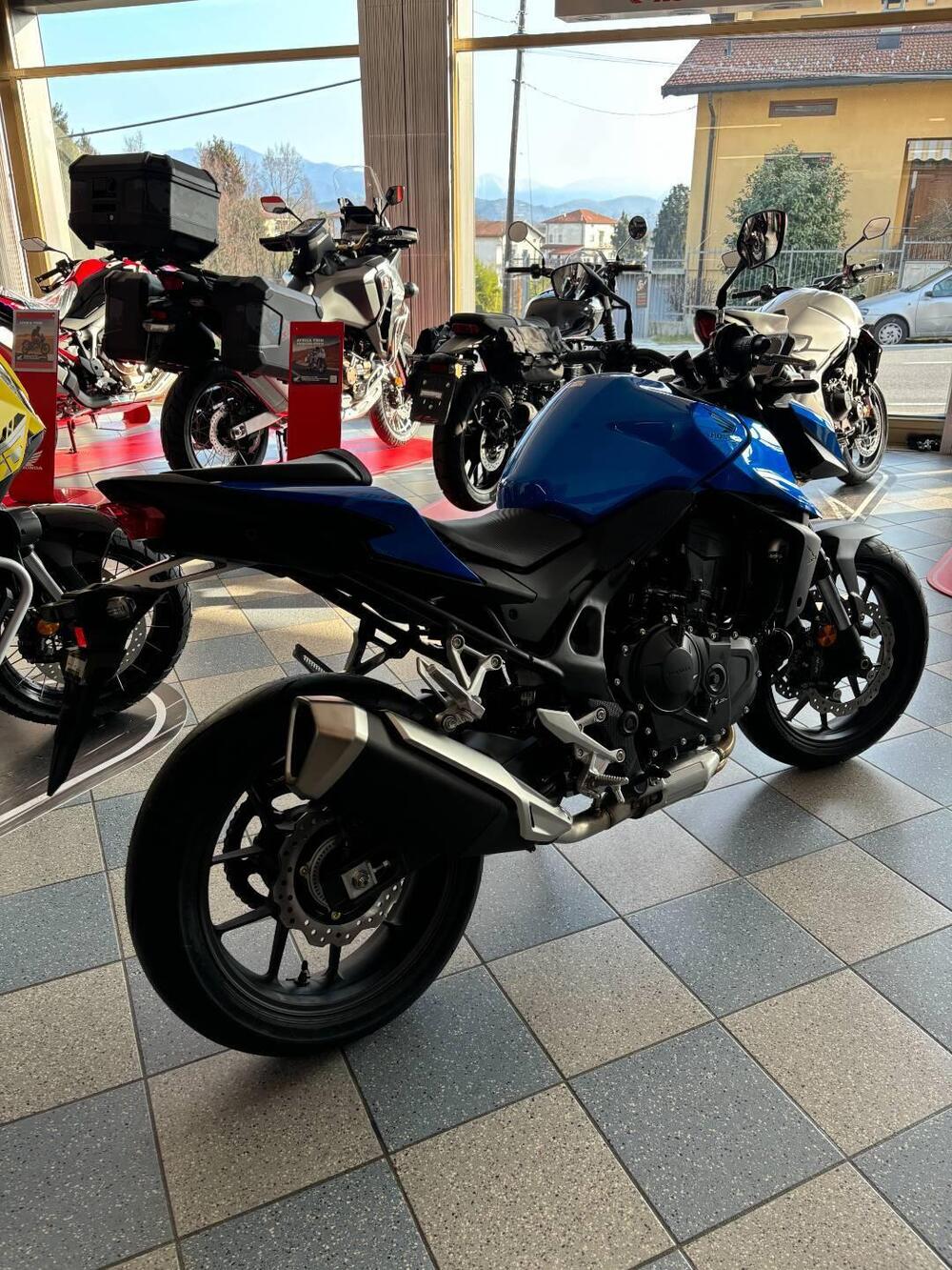 Honda CB 750 Hornet (2025) (5)