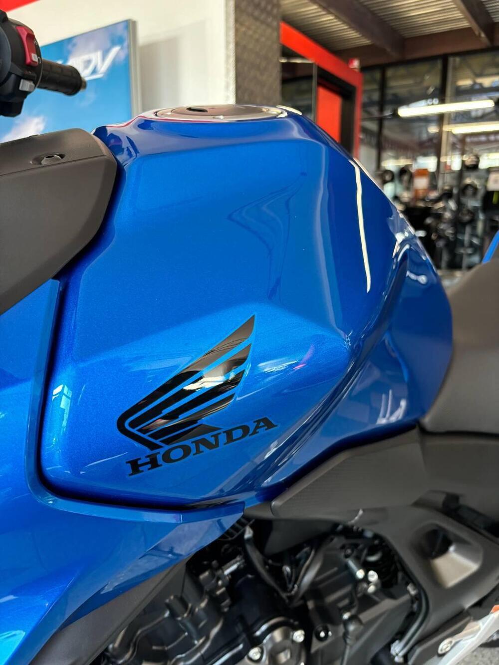 Honda CB 750 Hornet (2025) (7)