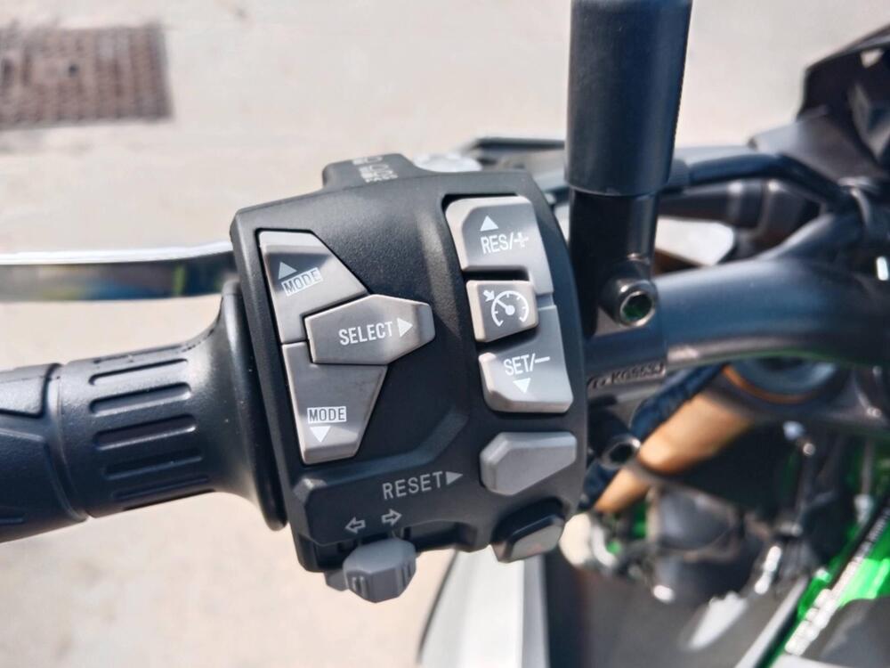 Kawasaki Z 900 SE (2025 - 26) (6)