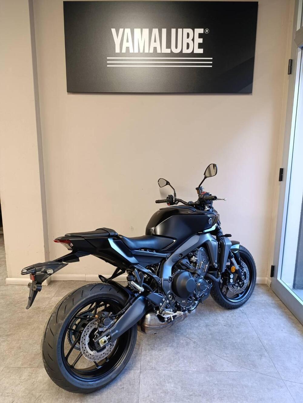Yamaha MT-09 Y-AMT (2024 - 25) (4)