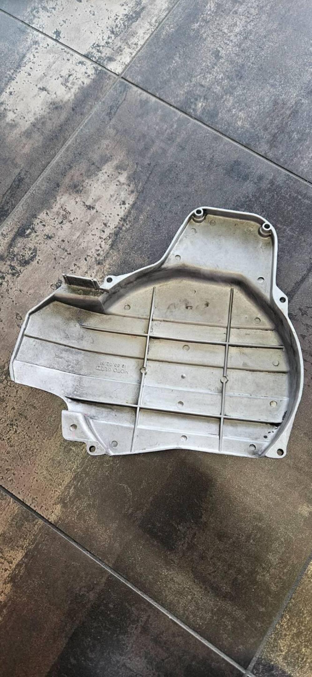 CARTER VOLANO MOTO GUZZI NUOVO FALCONE 10.00.02.01 (2)
