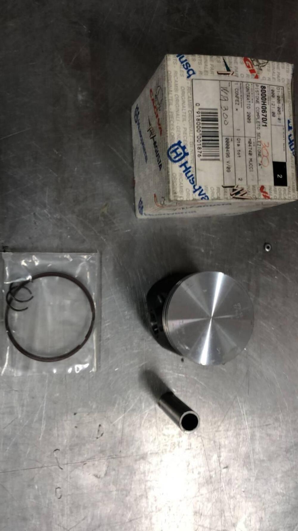 PISTONE COMPLETO PER HUSQVARNA WR 300 DAL 2011 AL (2)