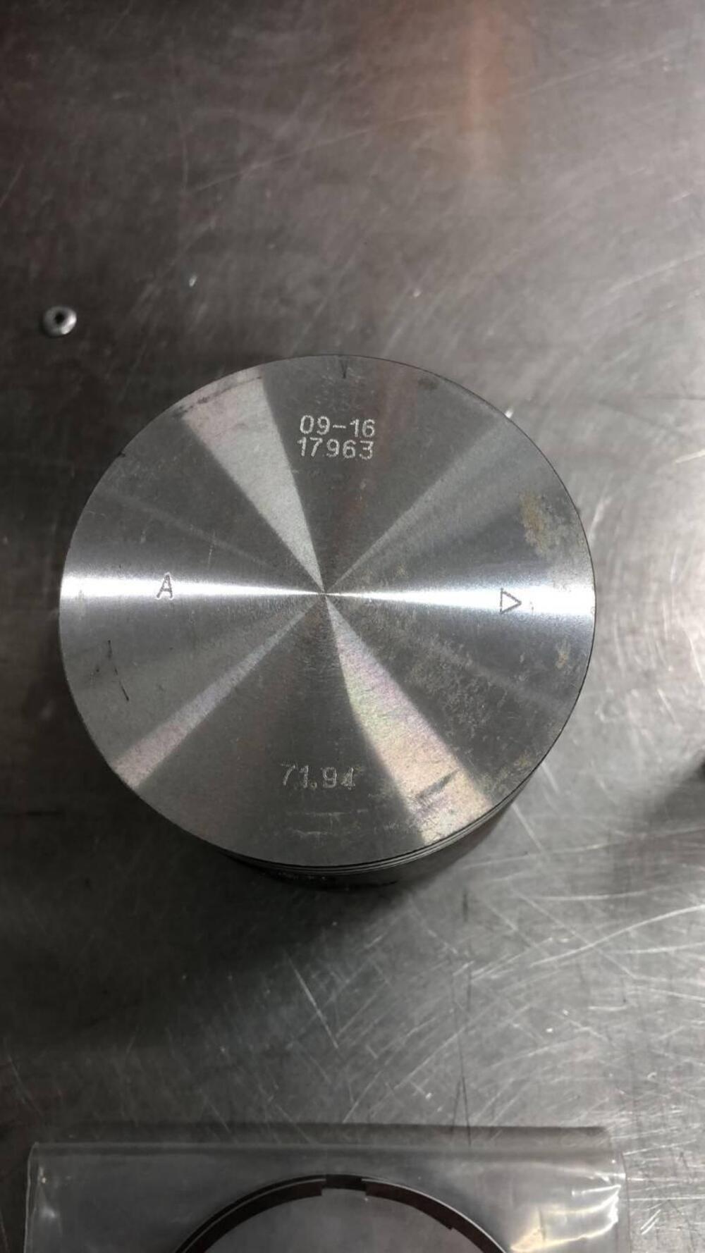 PISTONE COMPLETO PER HUSQVARNA WR 300 DAL 2011 AL (3)