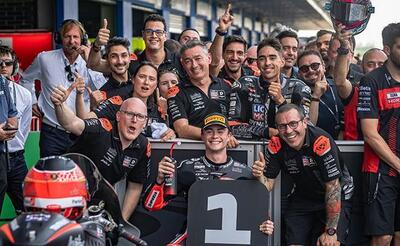 MotoGP 2025. GP della Thailandia. Moto2: Manuel Gonzalez domina la prima gara dell'anno. Secondo Aron Canet, terzo Senna Agius