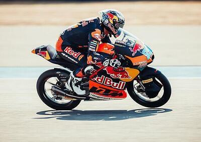 MotoGP 2025. GP della Thailandia. Moto3: doppietta del team KTM Ajo con José Antonio Rueda vincitore e Alvaro Carpe secondo