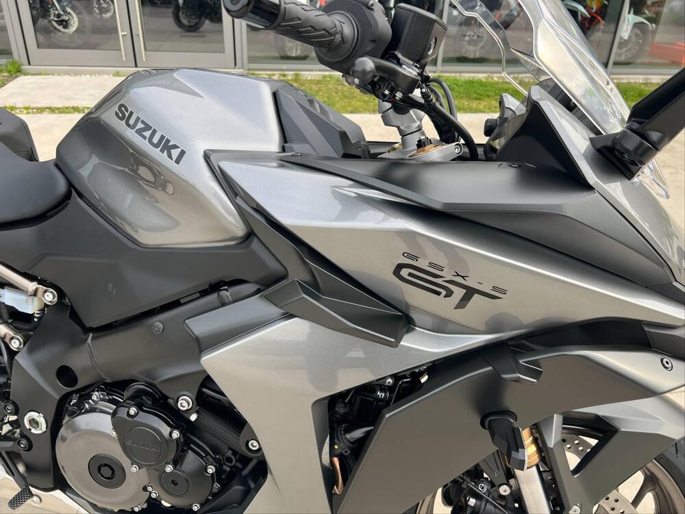 Suzuki GSX-S1000GT (2025 - 26) (2)