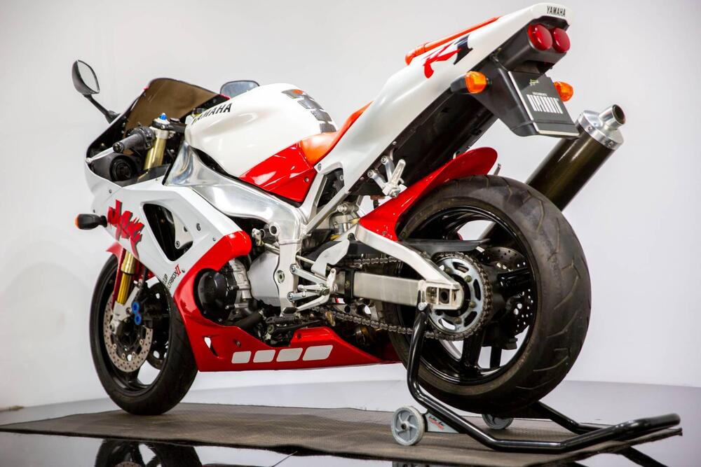 Yamaha YZF R1 (1998 - 99) (7)