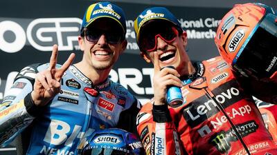 MotoGP 2025. Mamma e pap&agrave; Marquez commentano l'impresa di Marc e Alex. Roser Alent&agrave;: "Molto contenta per il piccolo". Juli&agrave;: "Soddisfazione incredibile"
