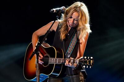 I No Musk vendono le Tesla, anche la cantante Sheryl Crow fa il video di addio