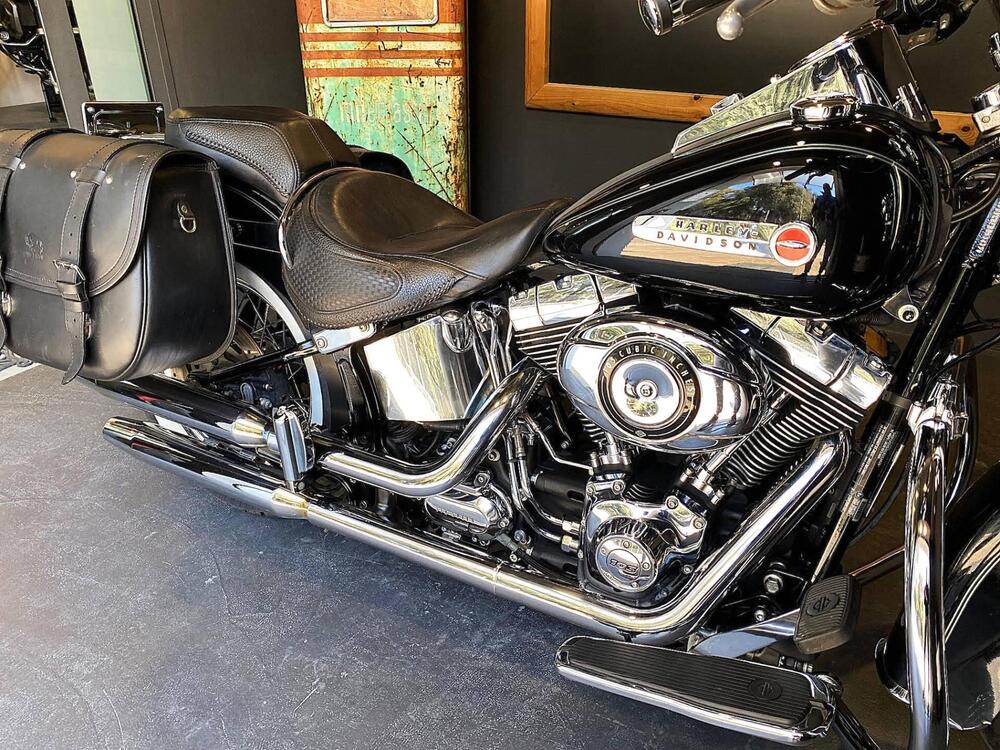 Harley-Davidson 1690 Deluxe ABS (2011 - 16) - FLSTN (2)