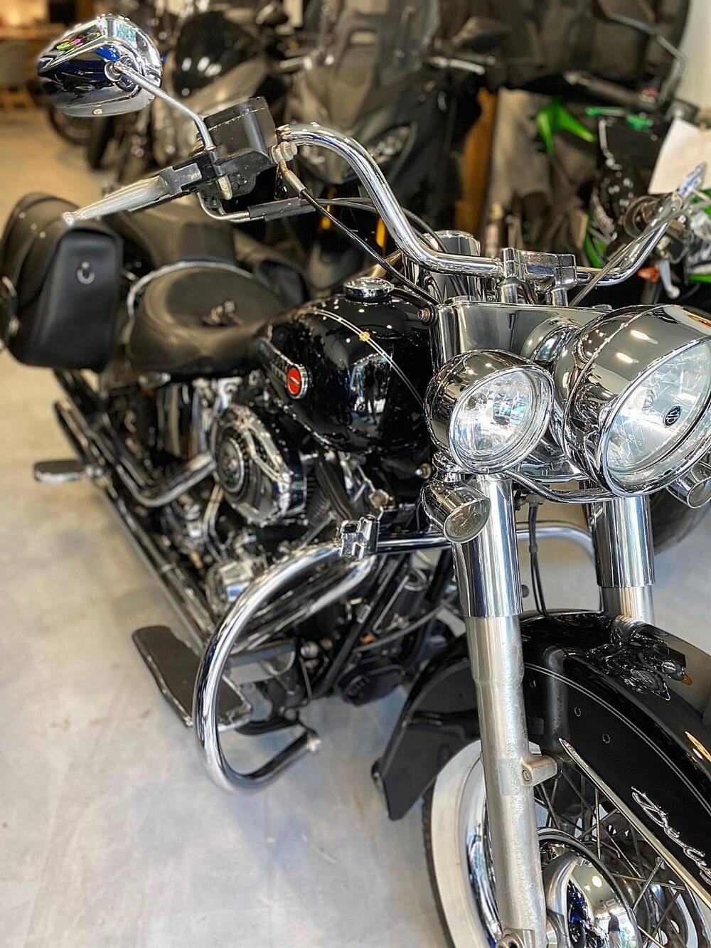 Harley-Davidson 1690 Deluxe ABS (2011 - 16) - FLSTN (3)