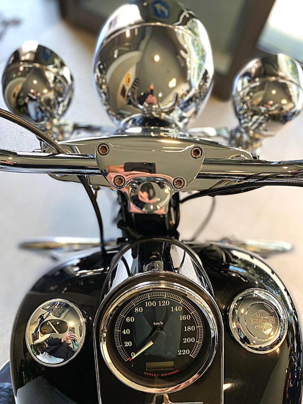 Harley-Davidson 1690 Deluxe ABS (2011 - 16) - FLSTN (9)