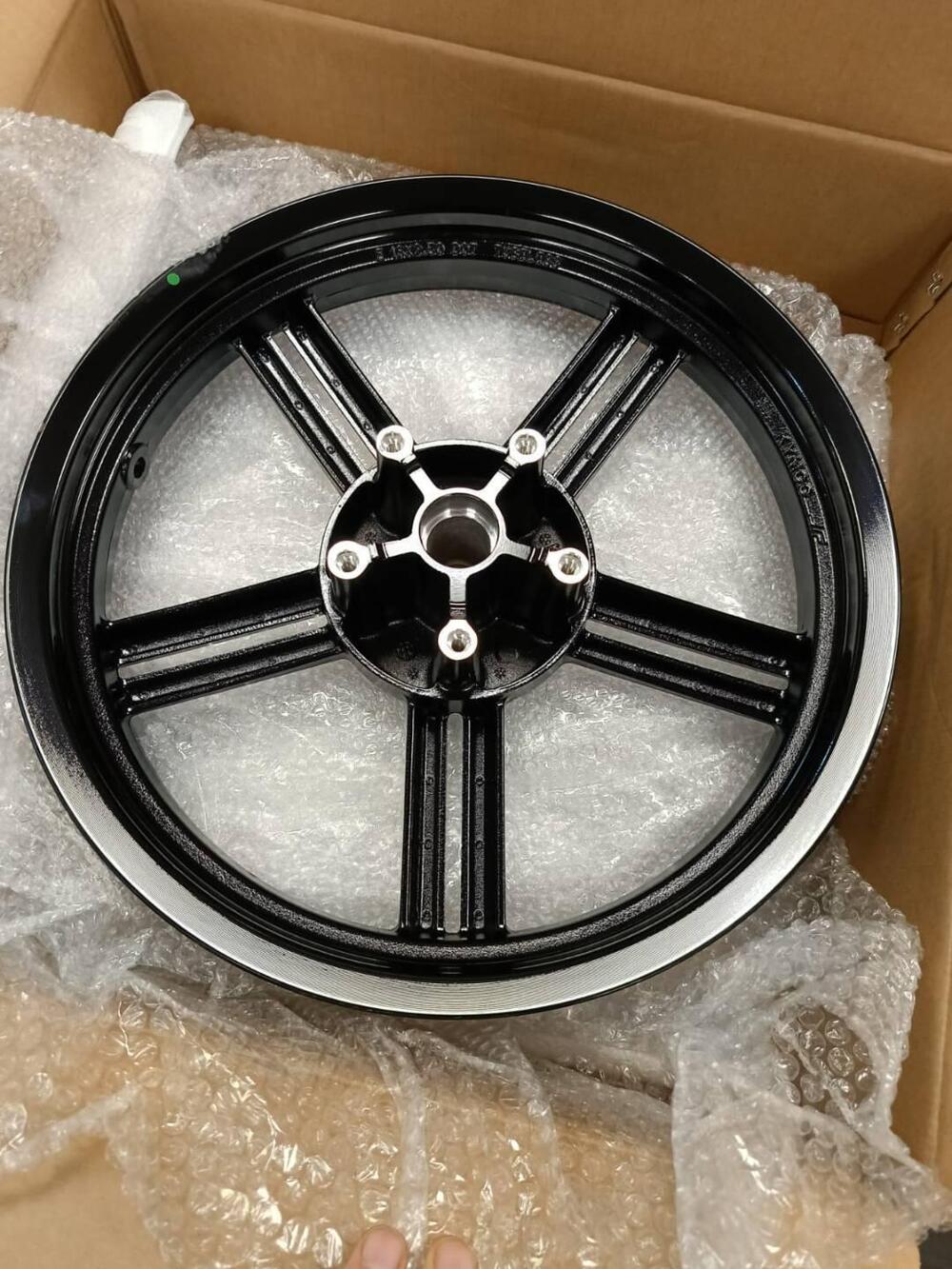 Cerchio ruota anteriore Kymco Agility 125 R16+ (2)