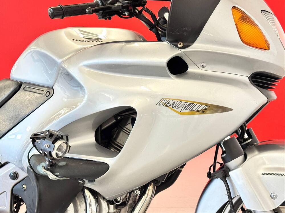 Honda Deauville 650 (2002 - 05) (10)