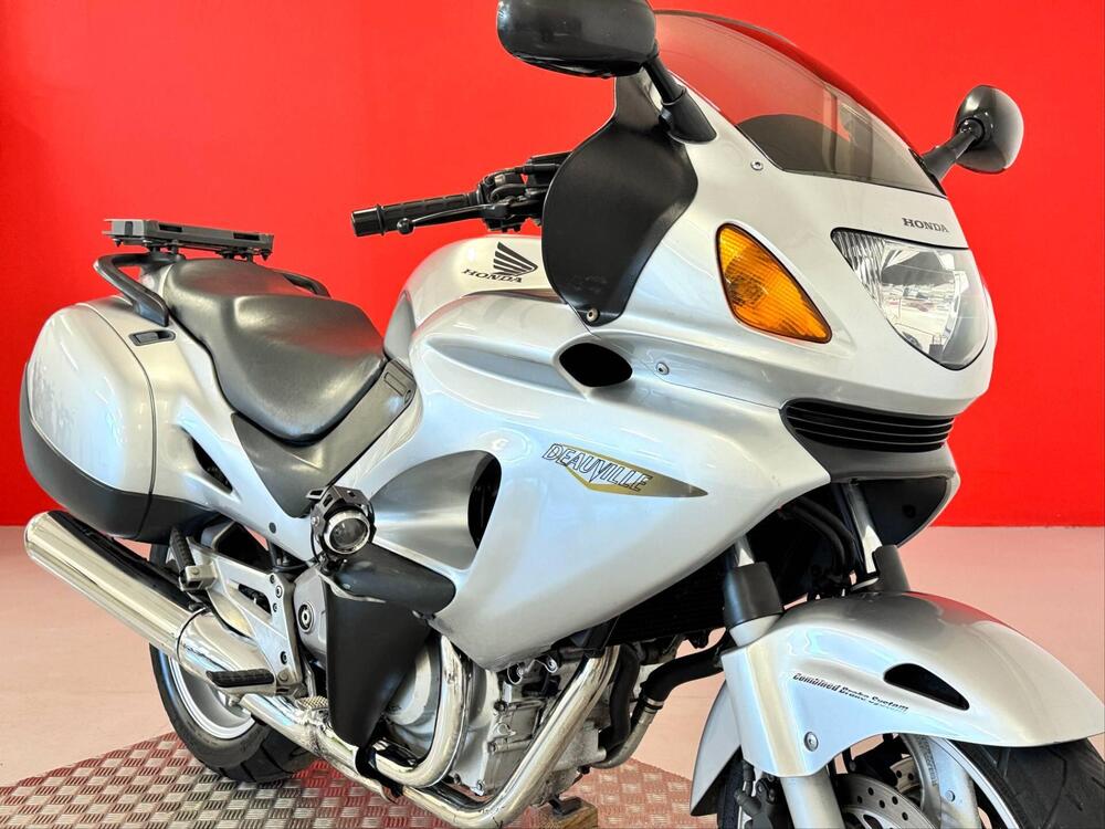 Honda Deauville 650 (2002 - 05) (13)