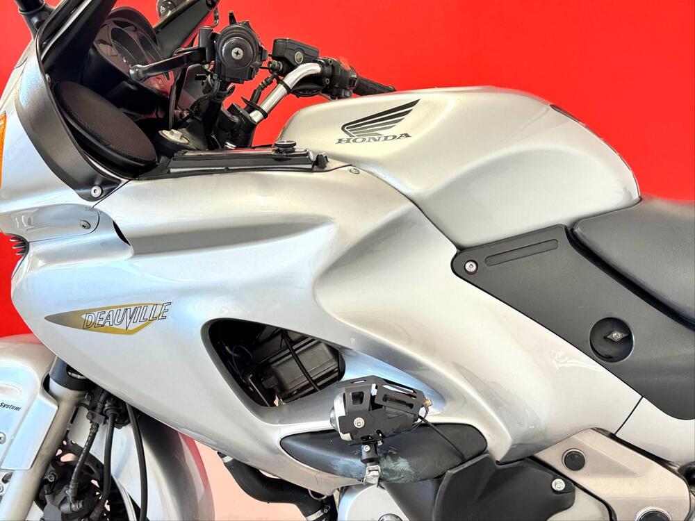 Honda Deauville 650 (2002 - 05) (16)