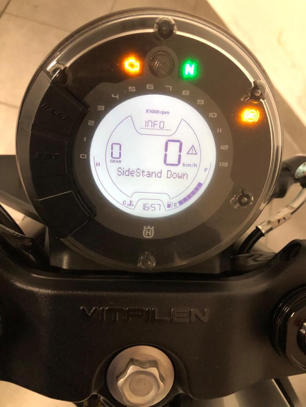 Husqvarna Vitpilen 401 (2021 - 23) (2)