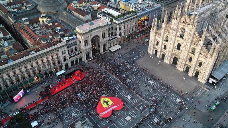 F1. Ferrari conquista Milano: tutte le informazioni, le strade e le fermate della metro M1 chiuse per l&#039;evento con Leclerc ed Hamilton 