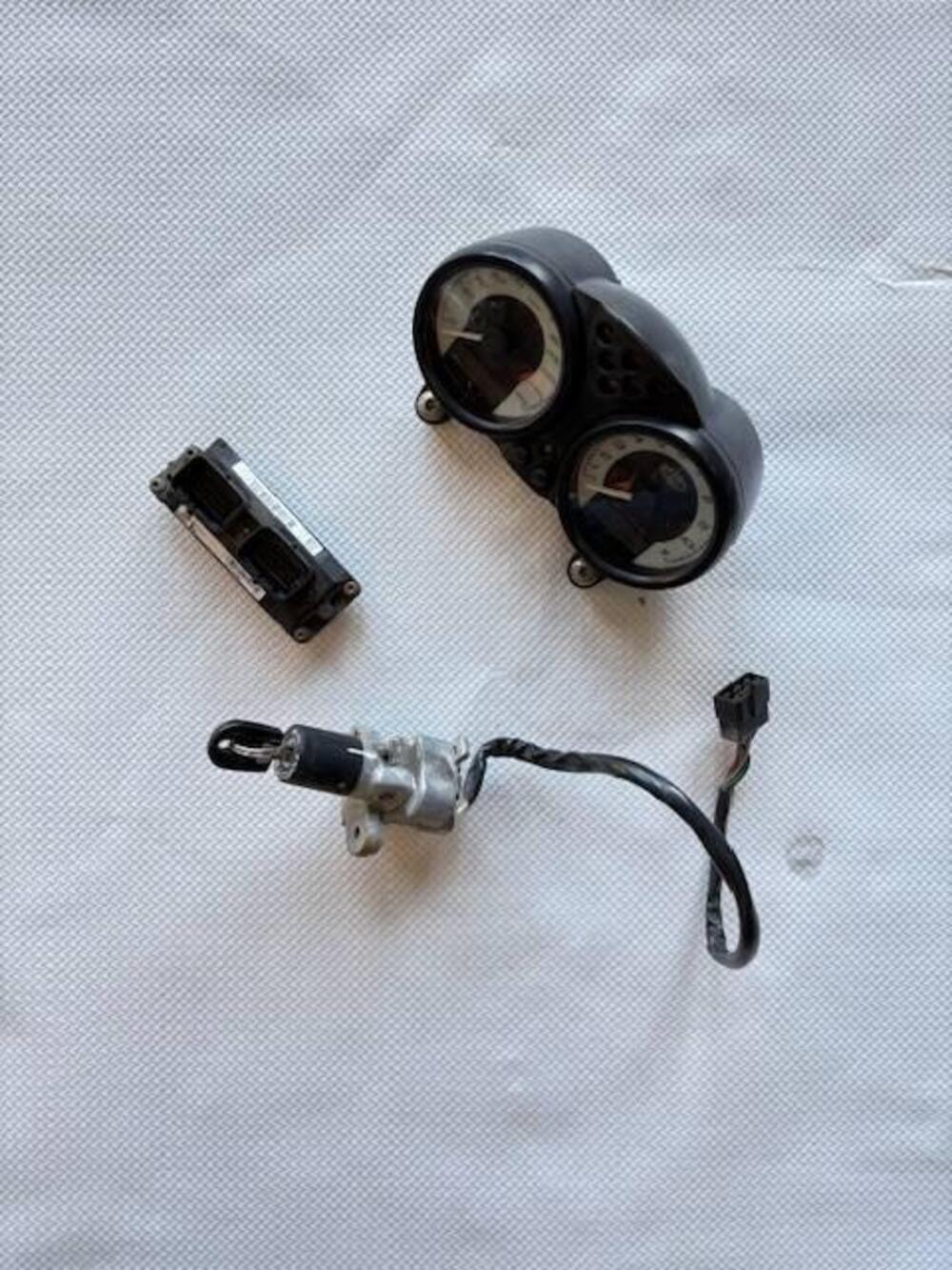 CENTRALINA INIEZIONE CRUSCOTTO MONSTER S2R 800 Ducati (2)