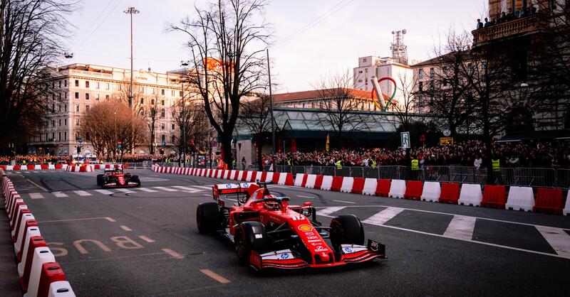 F1. Lewis Hamilton e Charles Leclerc infiammano Milano: la grande festa Ferrari al Castello Sforzesco vissuta da vicino