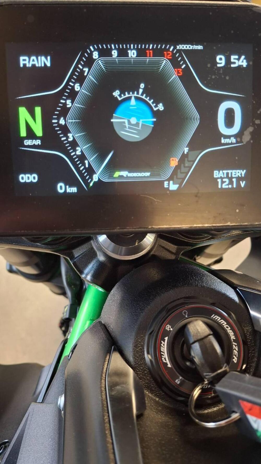 Kawasaki Z 900 A2 (2025 - 26) (4)