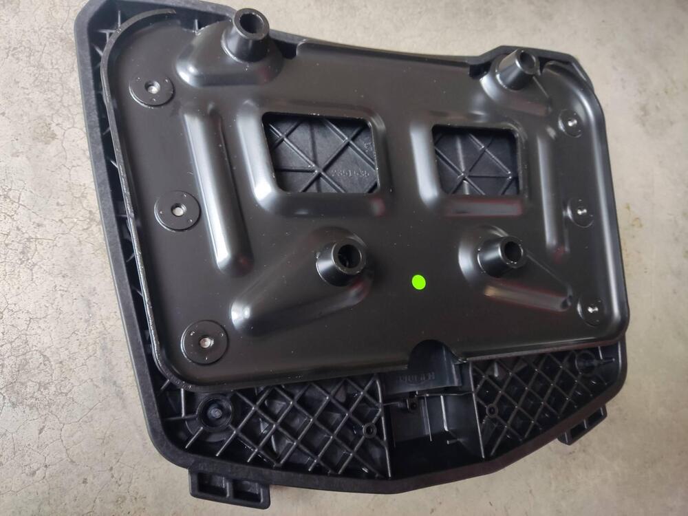 Piastra per bauletto originale Triumph (3)