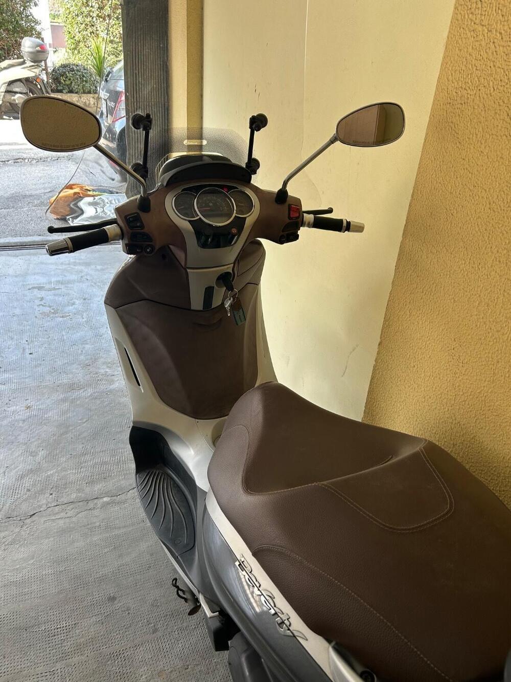 Piaggio Beverly 300 i.e. ABS-ASR (2016 - 20) (3)