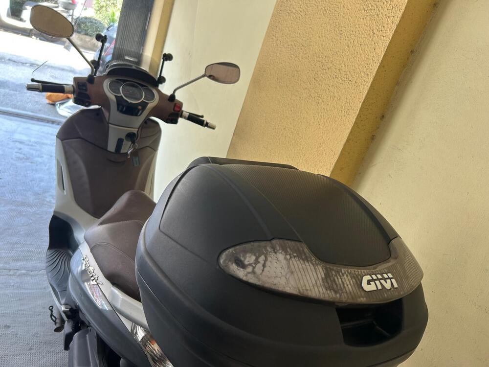 Piaggio Beverly 300 i.e. ABS-ASR (2016 - 20) (4)