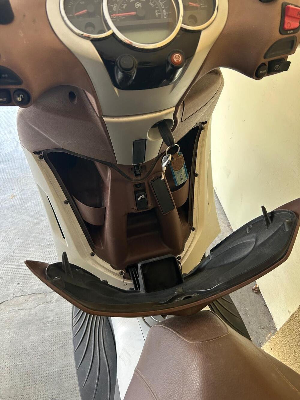 Piaggio Beverly 300 i.e. ABS-ASR (2016 - 20) (6)