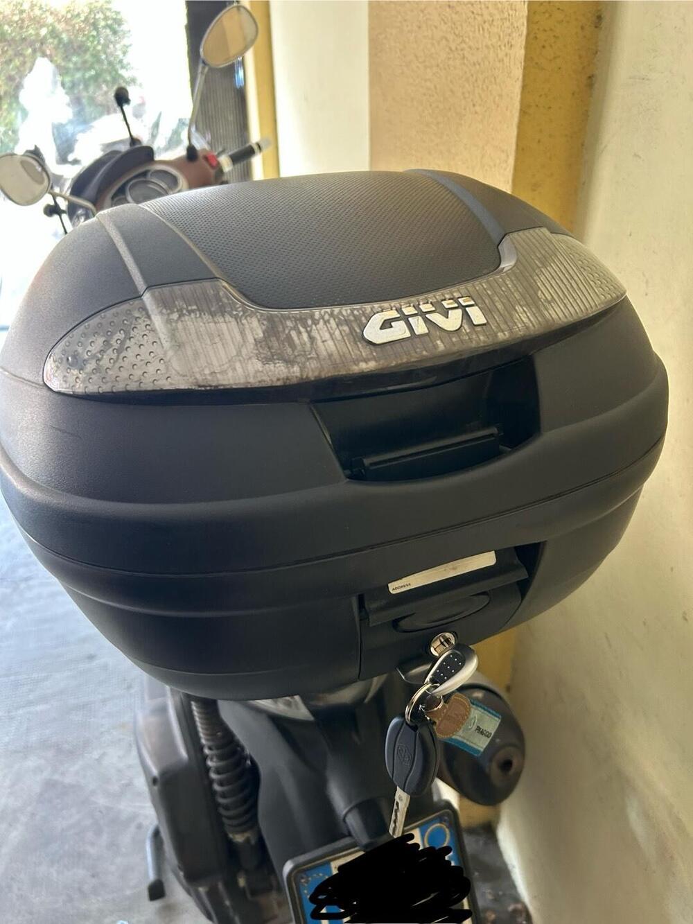 Piaggio Beverly 300 i.e. ABS-ASR (2016 - 20) (9)