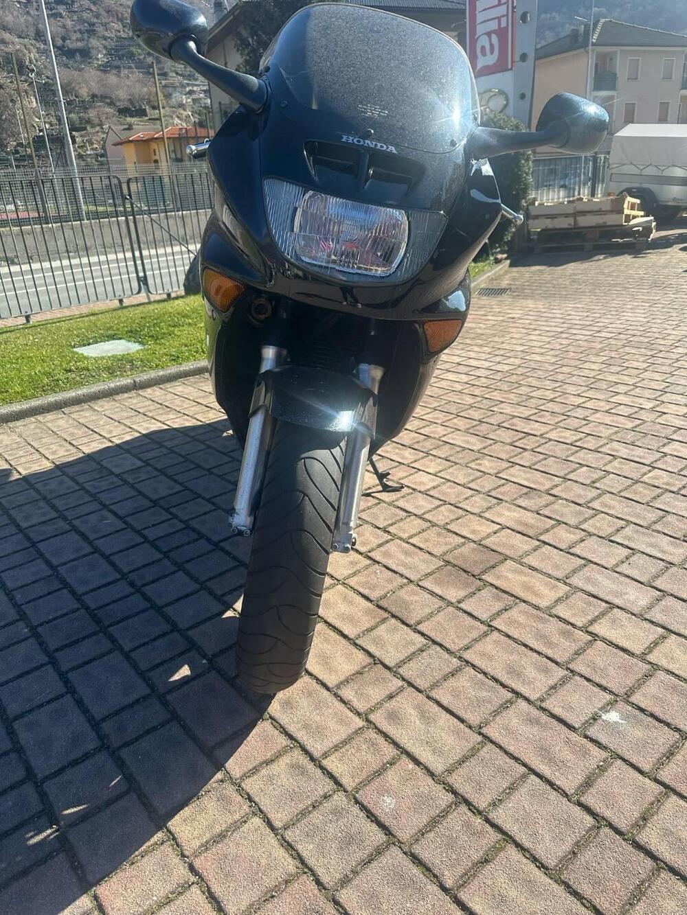 Honda CBR 1000 F (1999 - 00) (3)