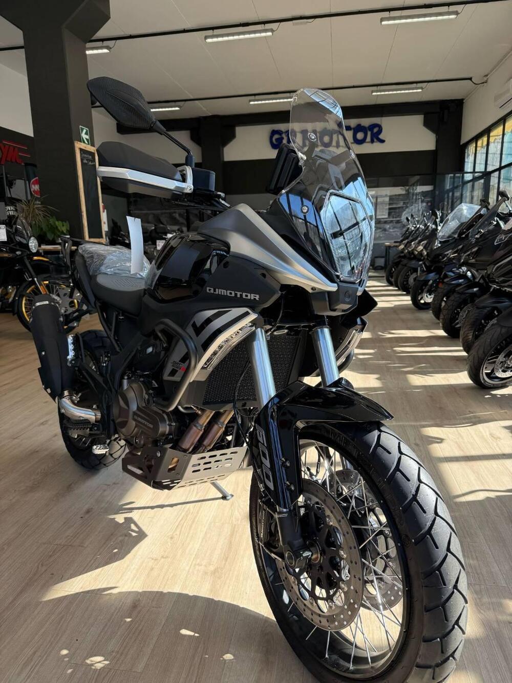 QJ Motor SRT 600 SX (2024 - 25) (2)