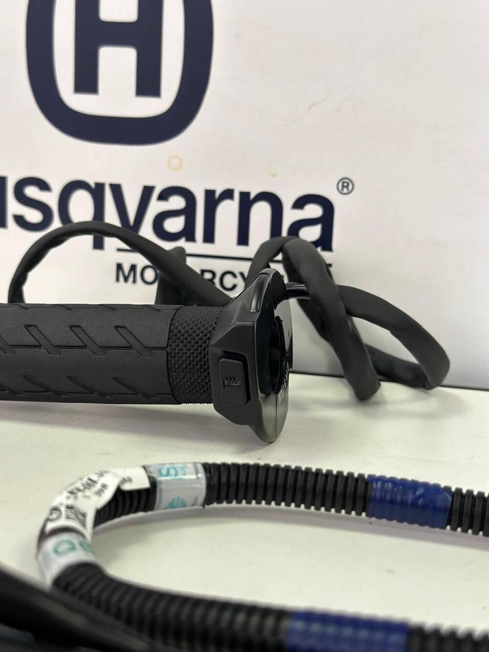 MANOPOLE RISCALDATE SUZUKI 1050 DE (3)