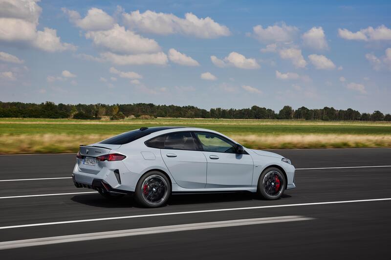 BMW M235i Gran Coup&eacute; su strada