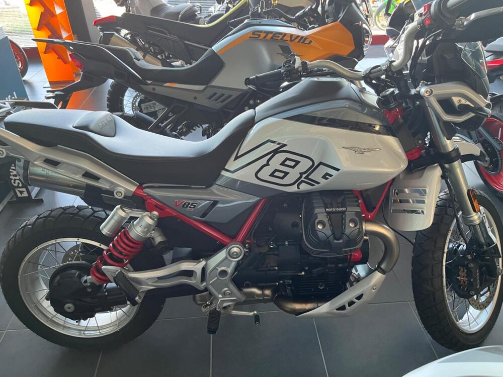 Moto Guzzi V85 TT (2024 - 26) (3)