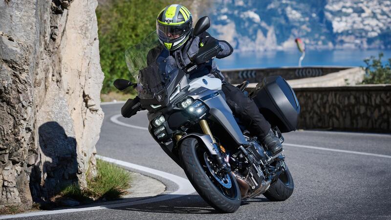 Yamaha Tracer 9 GT 2025: la turistica che sfida il confine con le sportive [VIDEO]