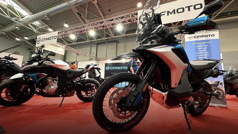 CFMoto al MotoDays 2025: grande interesse per le Adventure 450 MT e X, e la Nuova 700 MT [VIDEO]