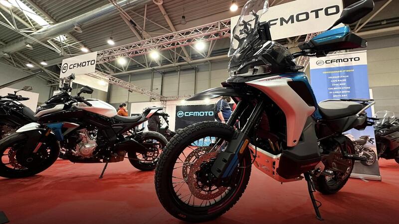 CFMoto al MotoDays 2025: grande interesse per le Adventure 450 MT e X, e la Nuova 700 MT [VIDEO]