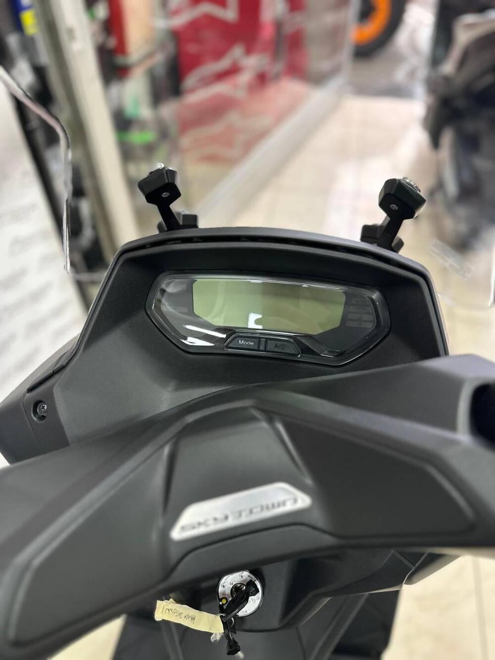 Kymco Skytown 125i (2024 - 26) (4)