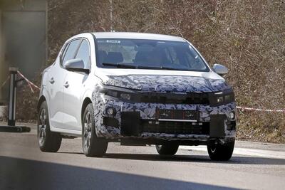 Dacia Sandero: il restyling che porta tecnologia ed elettrificazione, arriva nel 2026 | Foto Spia
