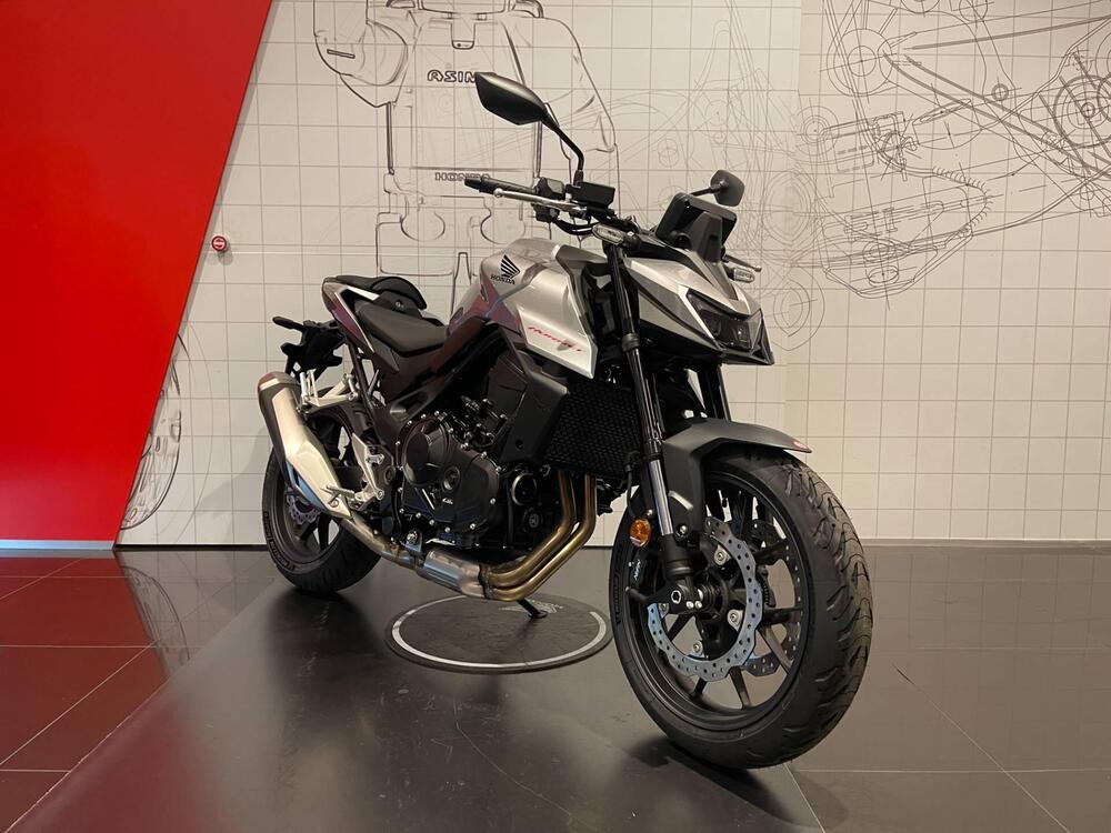 Honda CB 750 Hornet (2025) (3)