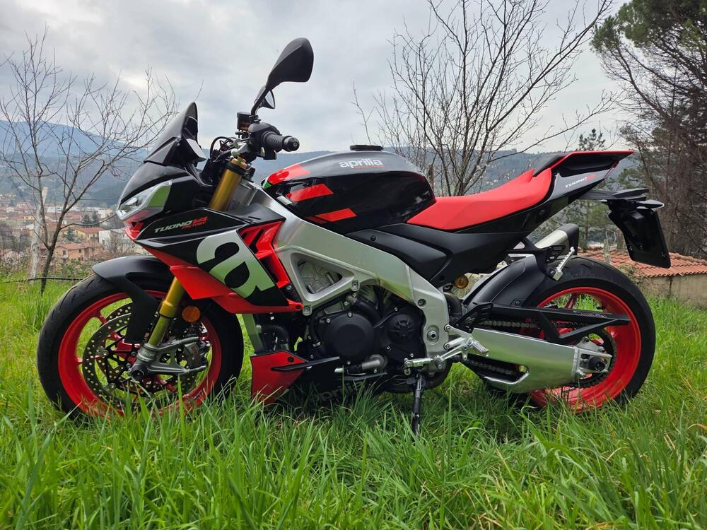 Aprilia Tuono V4 Factory (2021 - 24) (2)