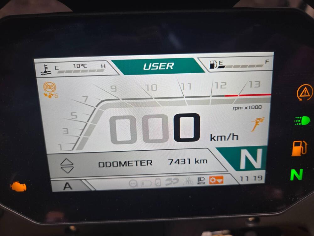 Aprilia Tuono V4 Factory (2021 - 24) (12)