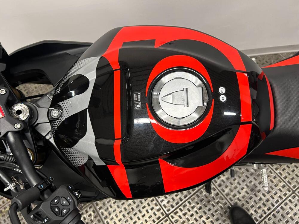 Aprilia Tuono V4 Factory (2025) (7)