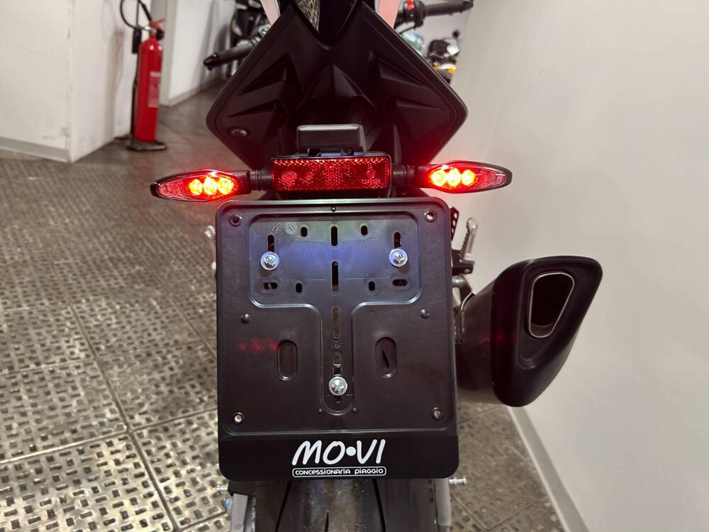 Aprilia Tuono V4 Factory (2025) (8)