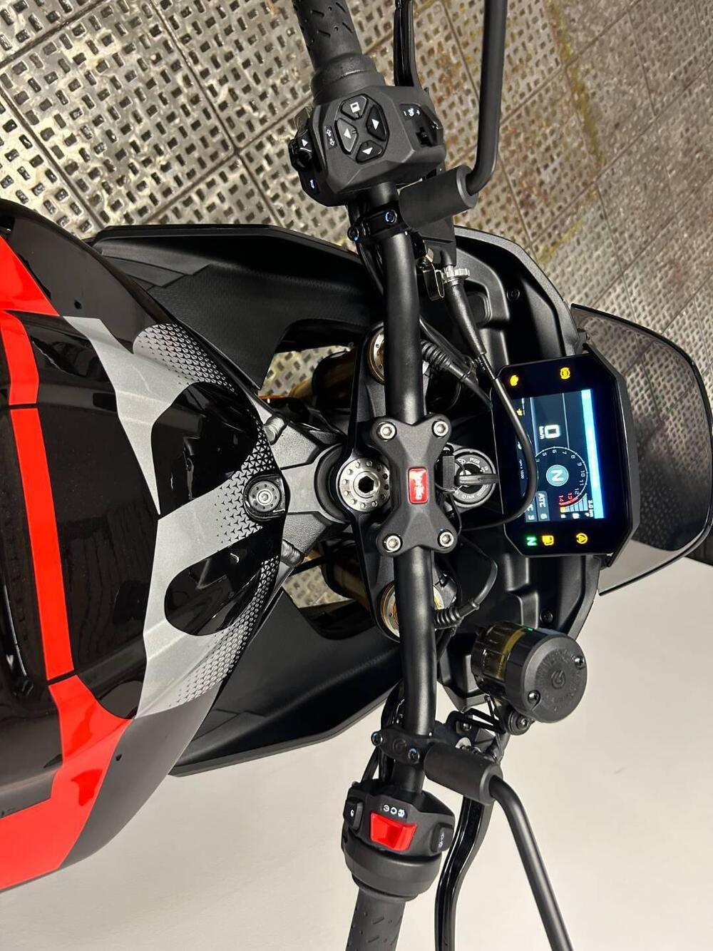Aprilia Tuono V4 Factory (2025) (9)